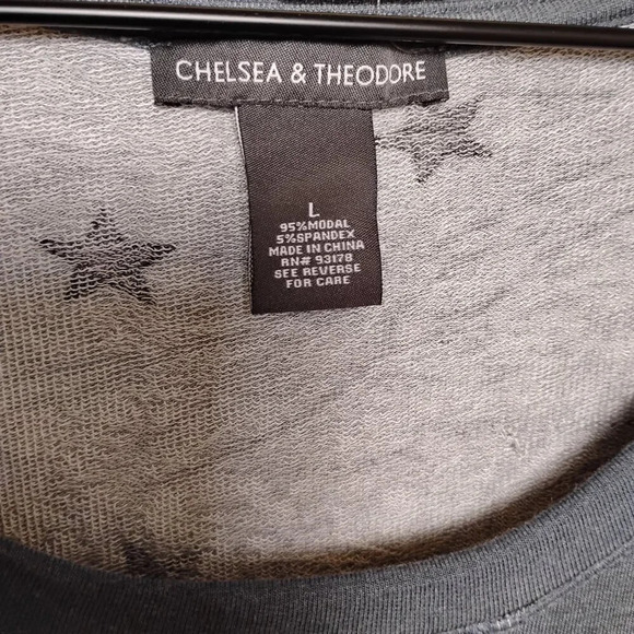 Chelsea and Theodore Gray Crew Neck Sweater, Large - Picture 4 of 8